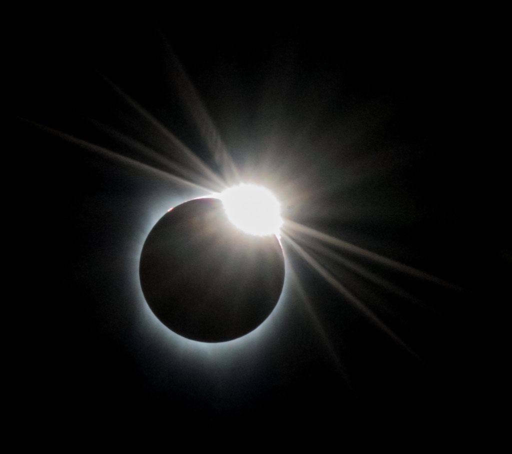 solar eclipse ring photo by clyde stringer